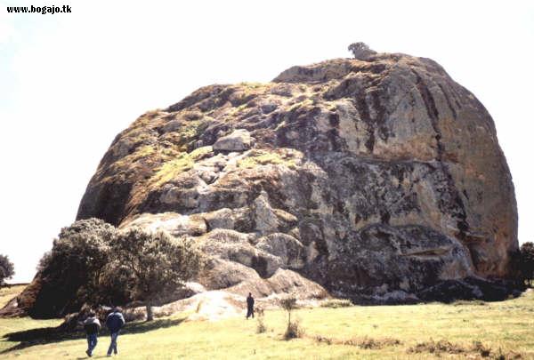 La Pe�a, situada en las cercan�as de Aldead�vila
