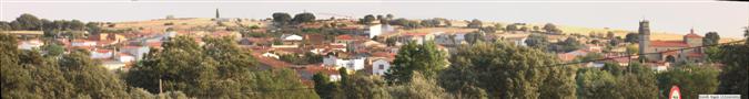 Pincha aqu� para ver ampliada esta panor�mica del pueblo desde los Gejos
